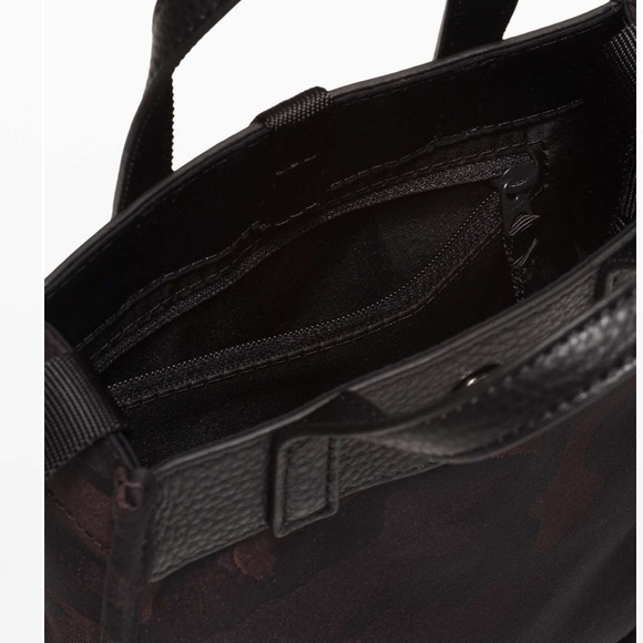 New Lululemon Camo Micro Crossbody Bag - Picture 3 of 5